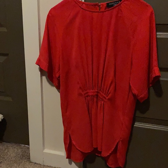 ⭐️bright red blouse, very flattering silhouette!⭐️ - Picture 4 of 5
